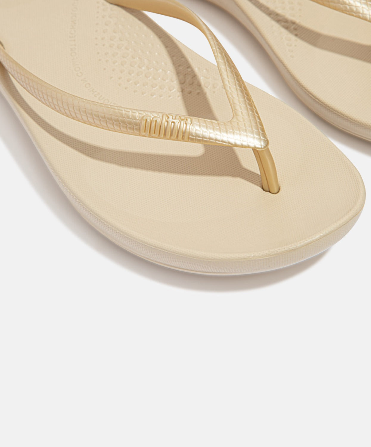 FitFlop iQushion Ergonomic Thongs Gold