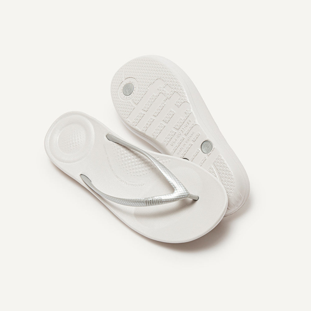 FitFlop iQushion Ergonomic Thongs Silver