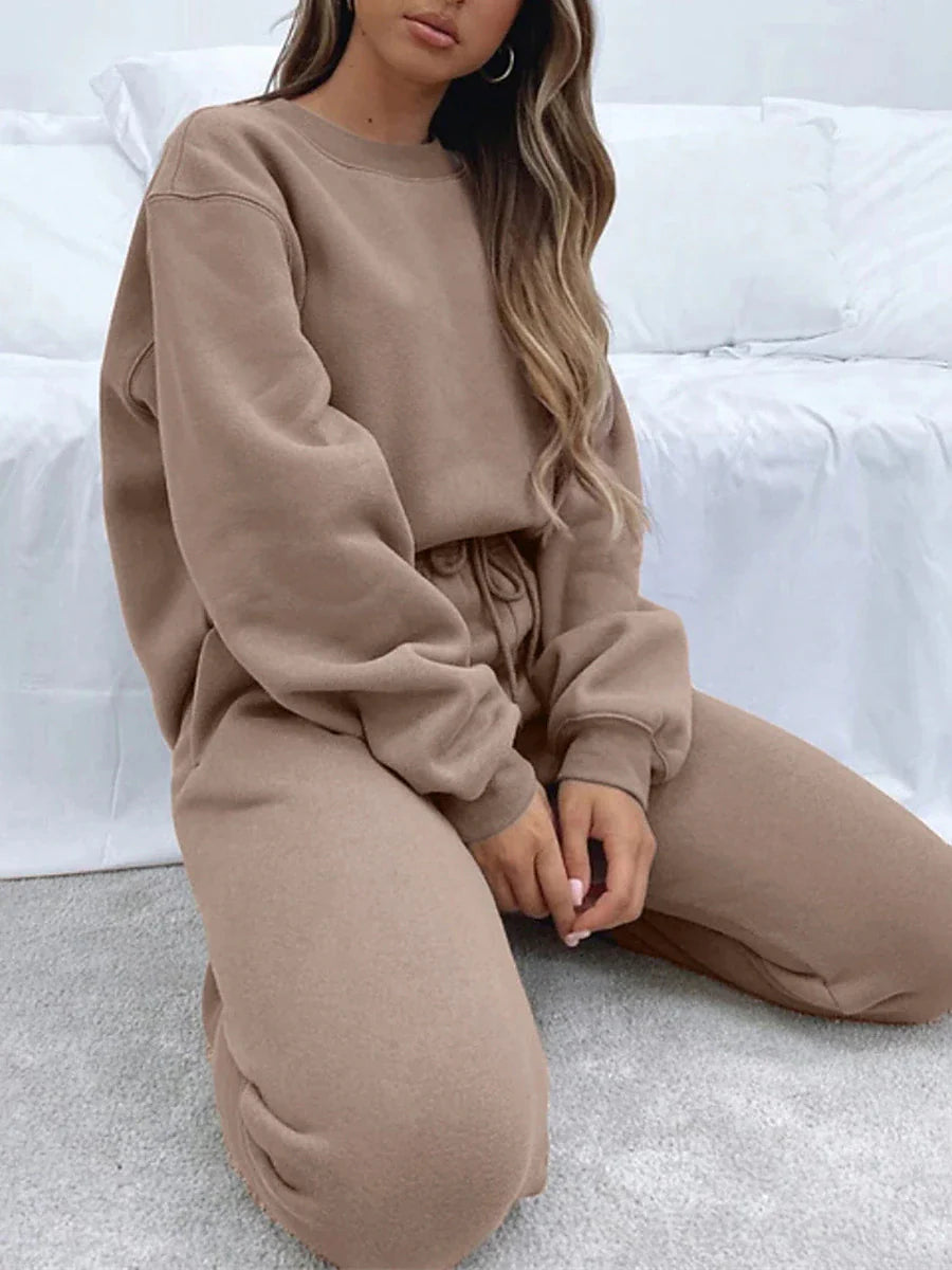 Pink Women's Loungewear Set: Cozy Sweatshirt and Joggers