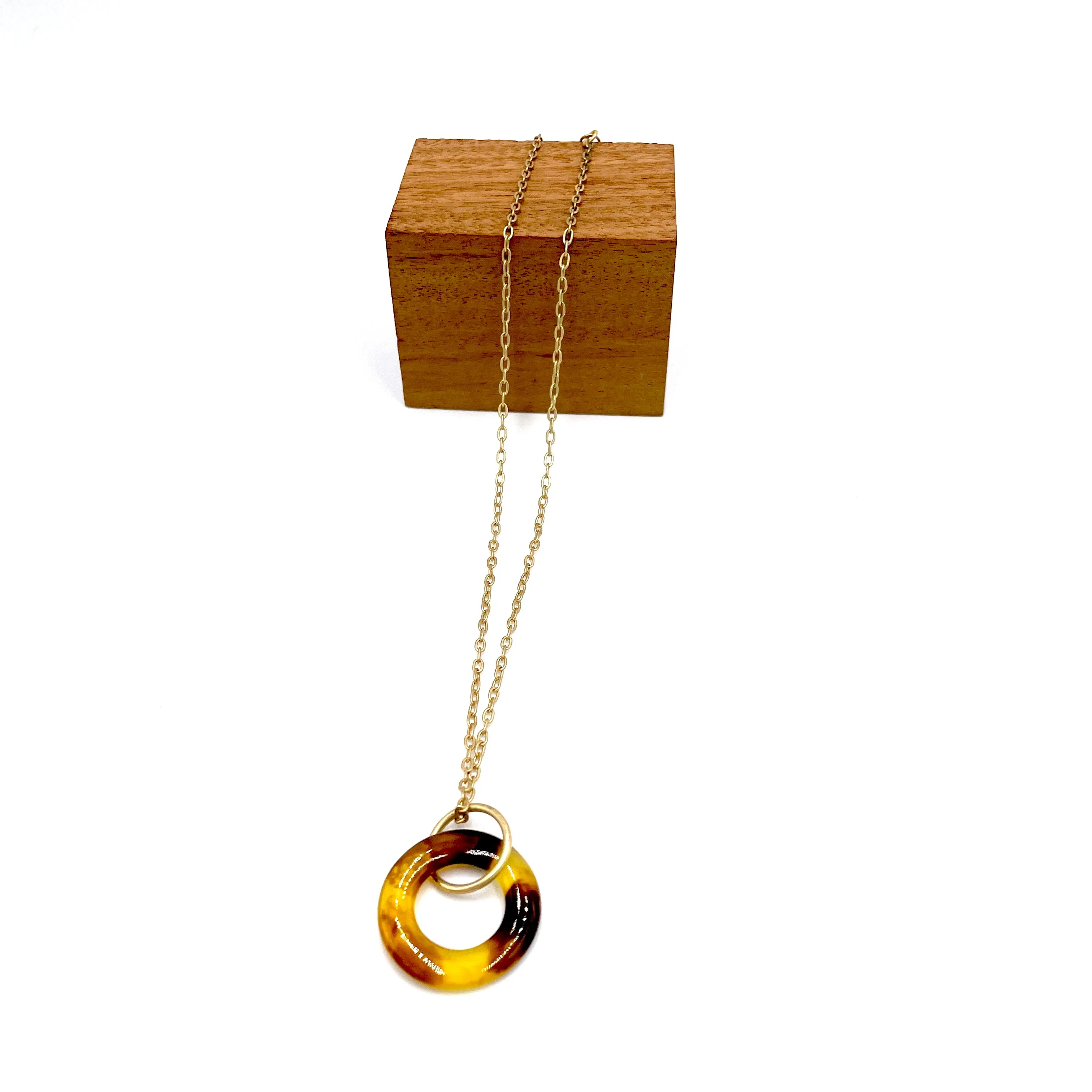 Tortoise and Frosted Gold Chain Necklace - Shortie