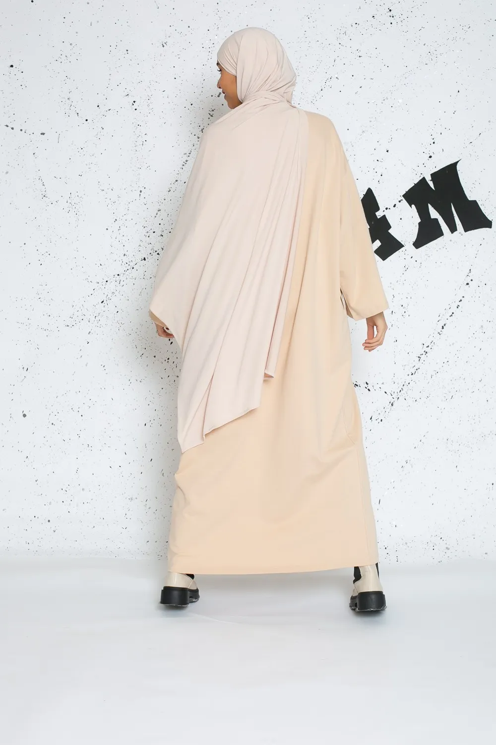 Vestido sudadera oversize beige manga ancha