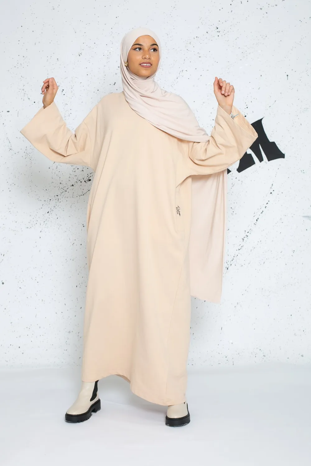 Vestido sudadera oversize beige manga ancha