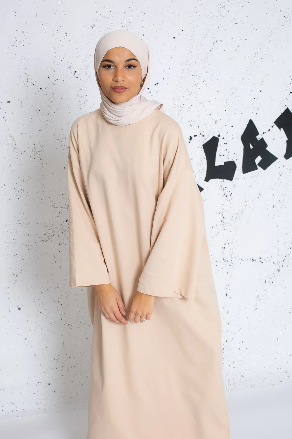 Vestido sudadera oversize beige manga ancha