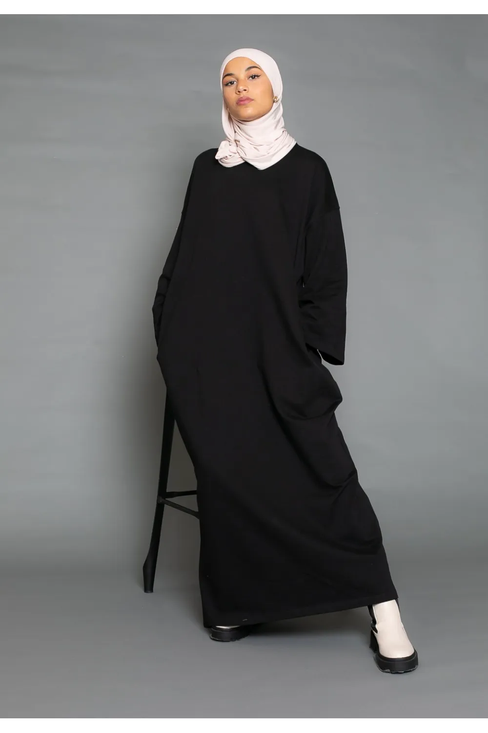 Vestido sudadera oversize manga ancha negro